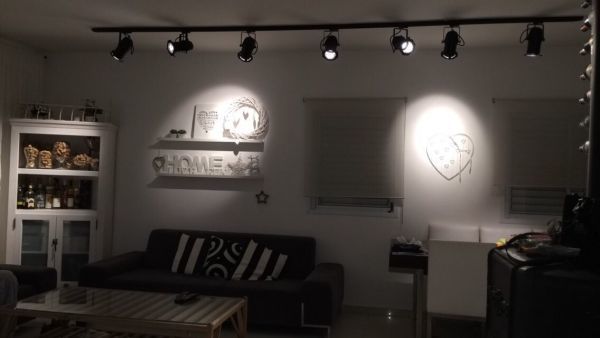 פנסי תיאטרון אצלכם בסלון